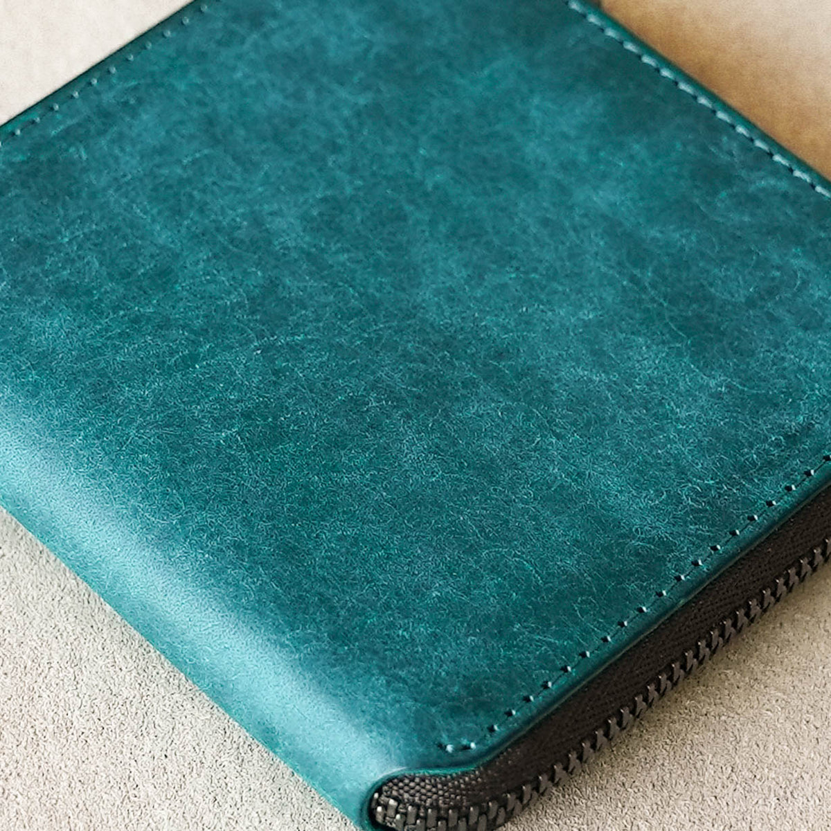 【新品未使用】usfl 緑色 レザー ジッパー財布 usfl｜ユスフル